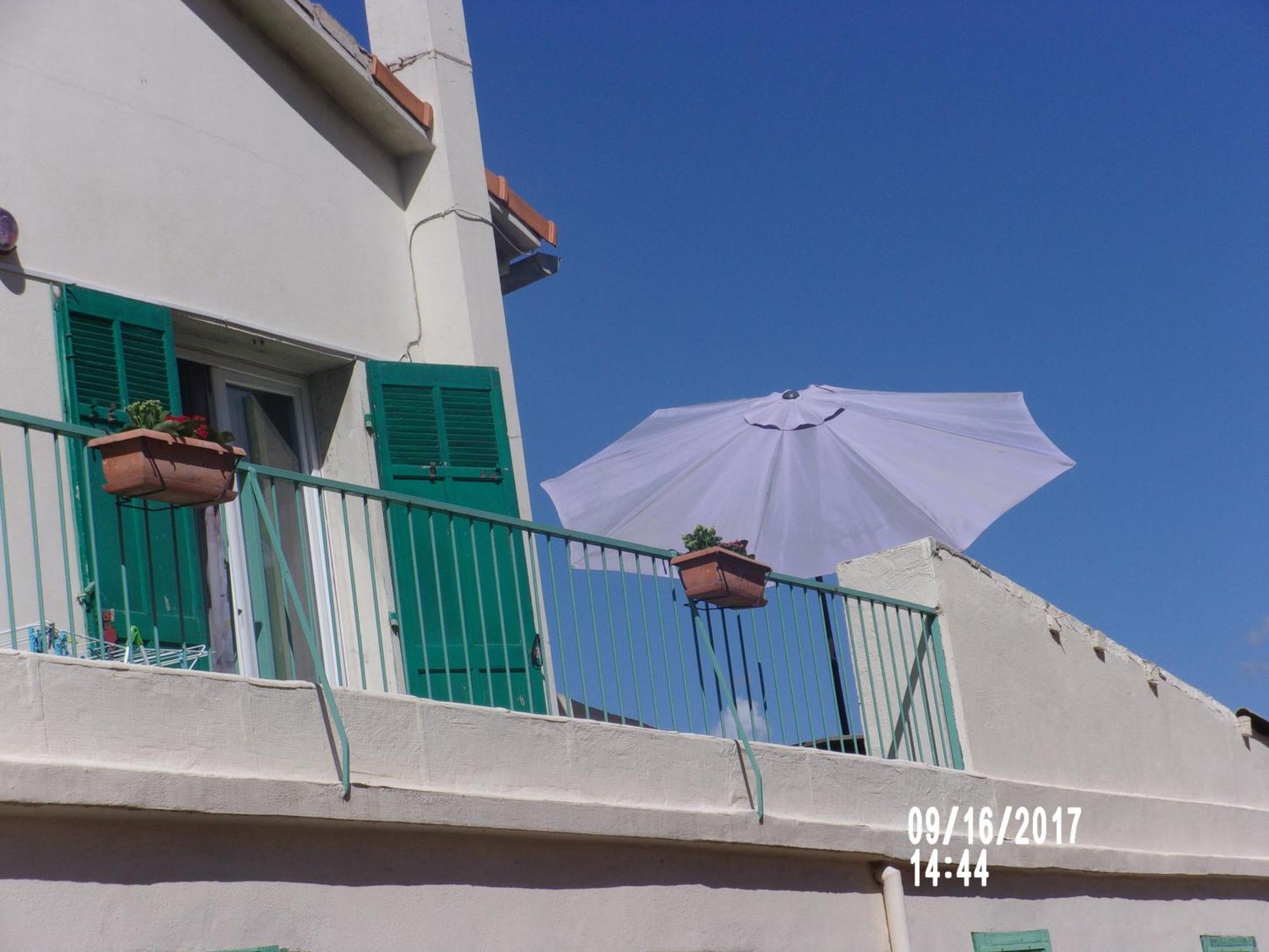 Stud Terras Ville Corniche 2 Pers Stat Gratuit Rue Modif Suivt Possib Et Accord Exclusif Marselha Exterior foto