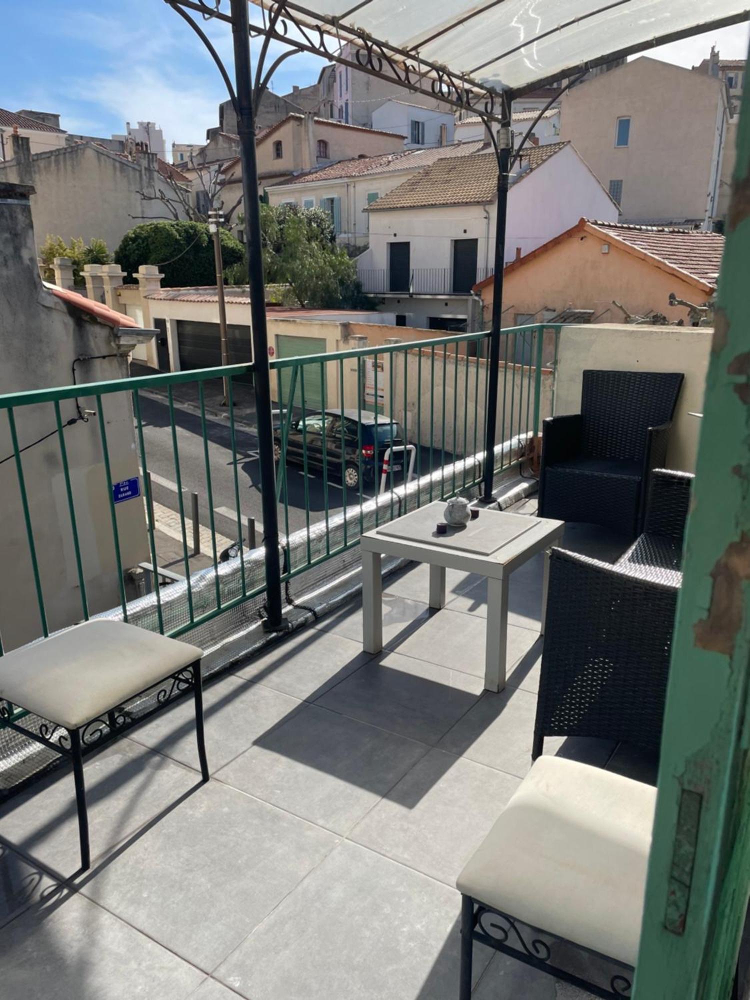Stud Terras Ville Corniche 2 Pers Stat Gratuit Rue Modif Suivt Possib Et Accord Exclusif Marselha Exterior foto